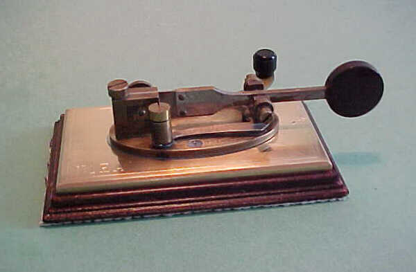 N1EA's Bunnell Double Speed Key, side view, click to enlarge picture.
