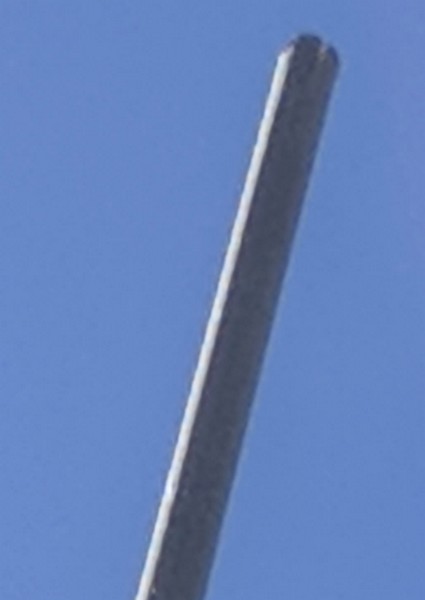 AA7FV: Top of remaining mast is split, October 25, 2019, click to enlarge picture