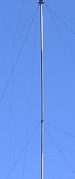 AA7FV: Broken mast repaired, the two new 4-foot sections are darker in colour than the rest of the mast, October 29, 2019, click to enlarge picture