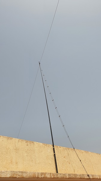 CN8YR's 2x7m portable dipole, click to enlarge picture